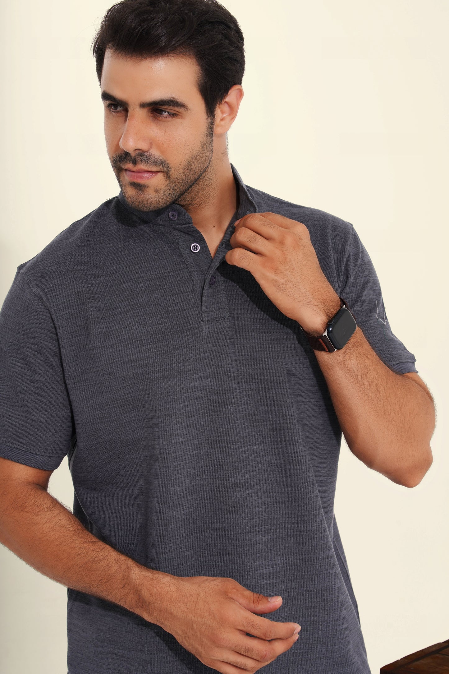 تيشيرت رمادي نصف ياقه