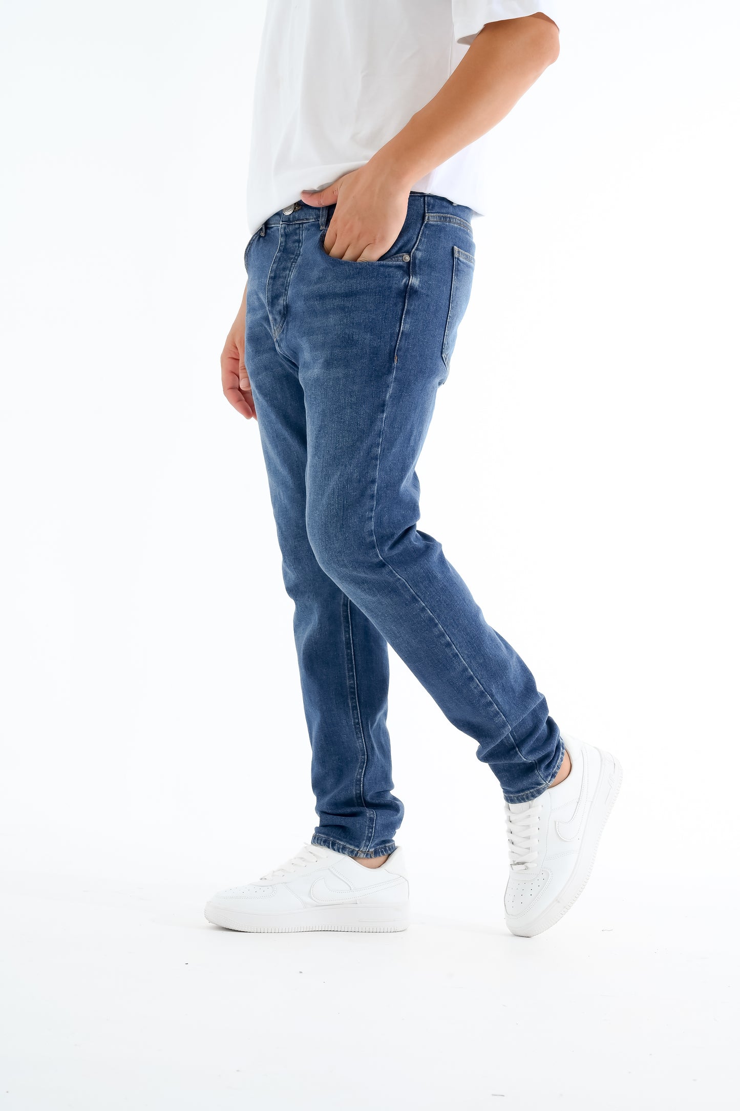 Basic navy blue jeans, slim fit