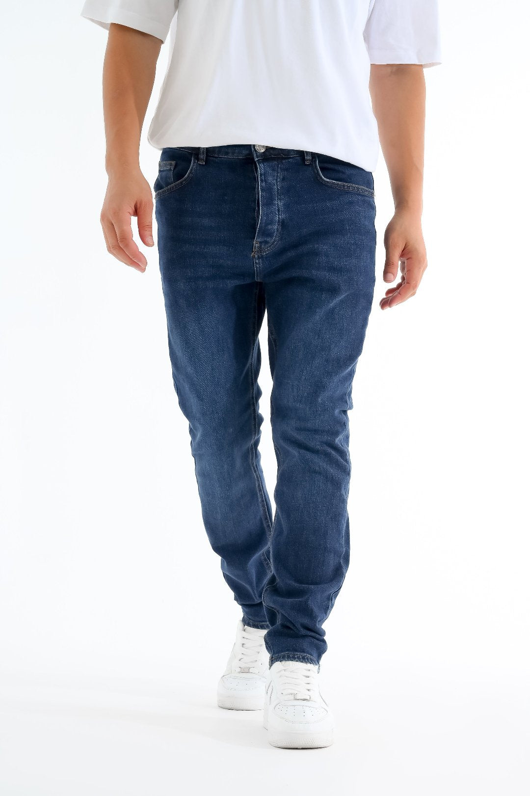 Basic navy blue jeans, slim fit