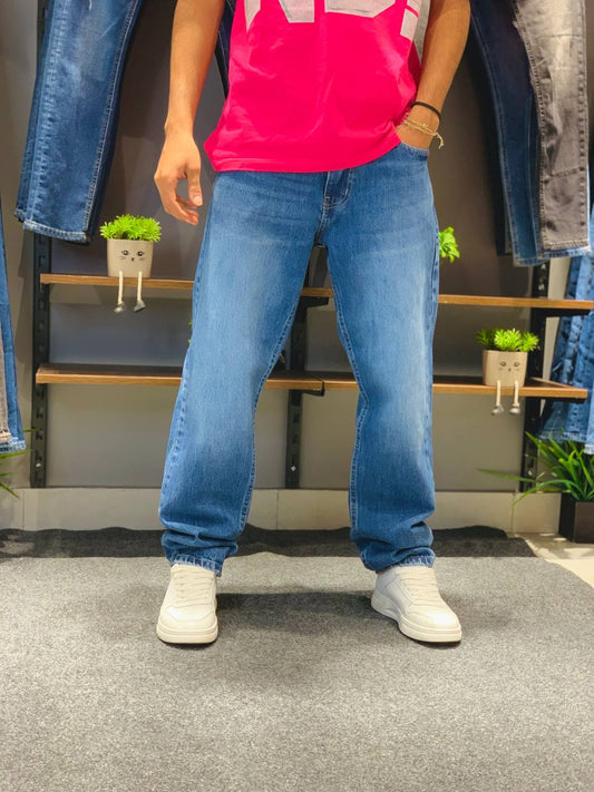 beige jeans withe blue touches